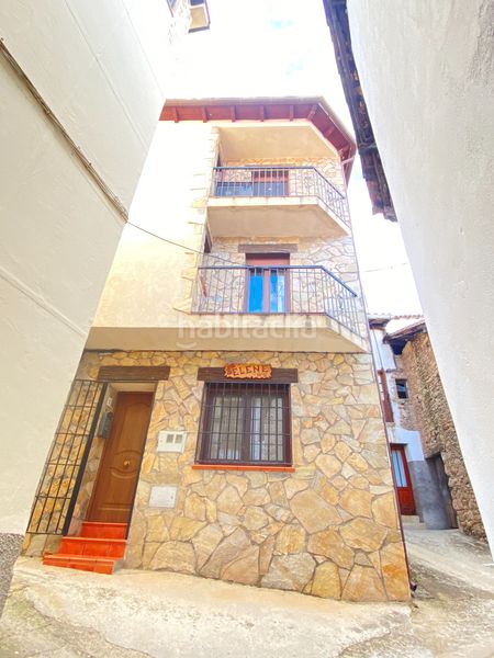 Foto d79521d2-694e-4c90-b701-7ea1966889b7. Casa en plaza padre la calle 5 casa de nueva construccion con acabados en piedra y madera en Torno (El)