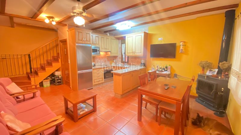 Foto de87f031-d473-4241-a0b9-e4cef9604d12. Casa en plaza padre la calle 5 casa de nueva construccion con acabados en piedra y madera en Torno (El)