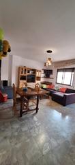 Appartement  Calle ramón cepeda 4. Piso amplio y centrico por 80000€