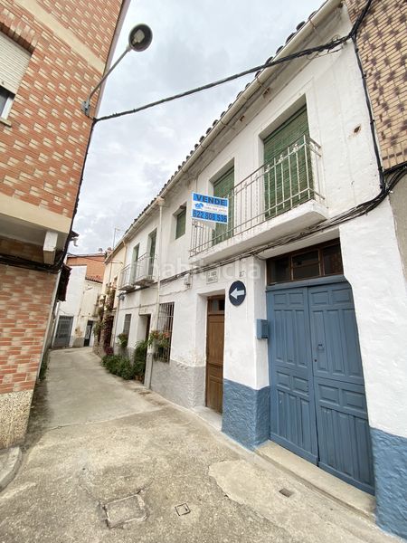 Foto 149520c3-e85d-4dcf-8e67-e1628d48372d. Edificio en calle arroyo 1 en Navaconcejo