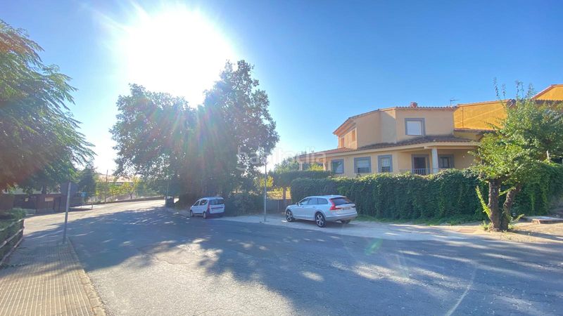 Foto a7d9a574-ac3e-4ff7-bd4b-1640397db0f1. Casa adosada en calle la lancha 36 casa / chalets (enfrente de la piscina municipal) en Cuacos de Yuste