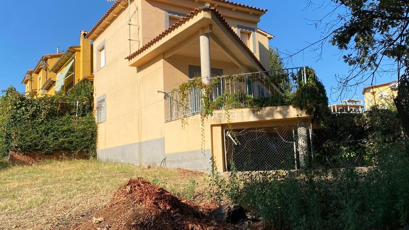 Foto d86c5dde-3aef-42da-be10-409366a9566a. Casa adosada en calle la lancha 36 casa / chalets (enfrente de la piscina municipal) en Cuacos de Yuste