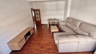 Location Appartement à Centro-Corte Inglés. Se alquila amplio piso en zona centro.