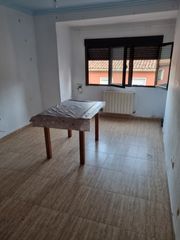 Pis en Centro-Corte Ingl�s. Se vende piso en zona corte ingl�s.