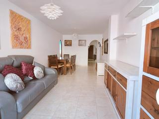 Piso en Los Ríos. Amplio piso de 3 dormitorios con terraza, piscina y garaje en fu