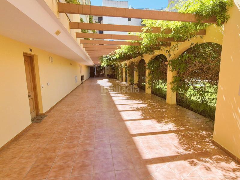 Foto 7df7a99f-ed74-4ff6-800e-766a37f2386a. Piso amplio piso de 3 dormitorios con terraza, piscina y garaje en fuengirola en Mijas