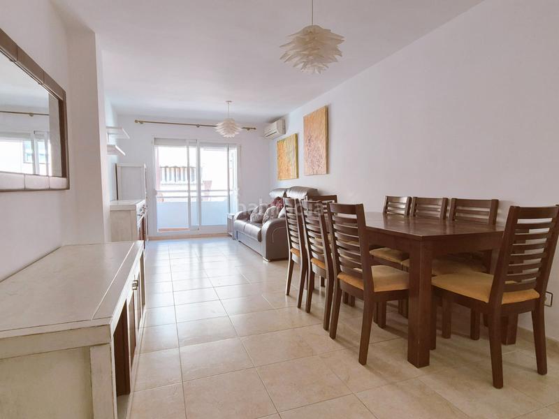 Foto dd7fb51c-372c-422c-ae35-53fdabe67a9c. Piso amplio piso de 3 dormitorios con terraza, piscina y garaje en fuengirola en Mijas