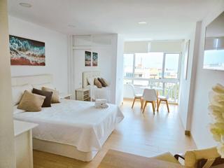 Studio à Avenida gamonal 6. Estudio con licencia turistica y garaje