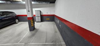 Posto auto in Centro. Parking en esquina - coche turismo -