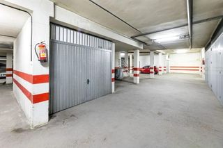 Car parking  Miguel delibes. Cochera cerrada en el centro de la zubia