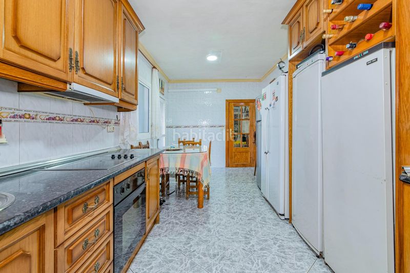 Foto 7fbb5bff-64f1-4354-926a-b1f4b01dc822. Casa amb aparcament a La Zubia Ciudad Zubia (La)