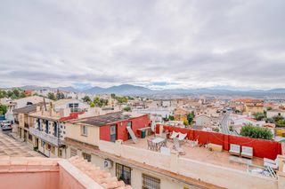Doppelhaus  Calle del sol. Tu nuevo hogar te espera en huétor vega