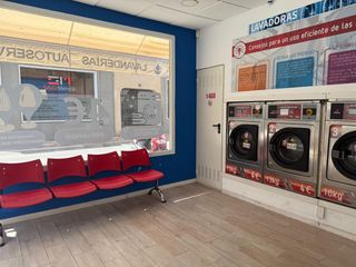 Traspàs Local Comercial  Calle v centenario. Lavandería está ubicada en armilla