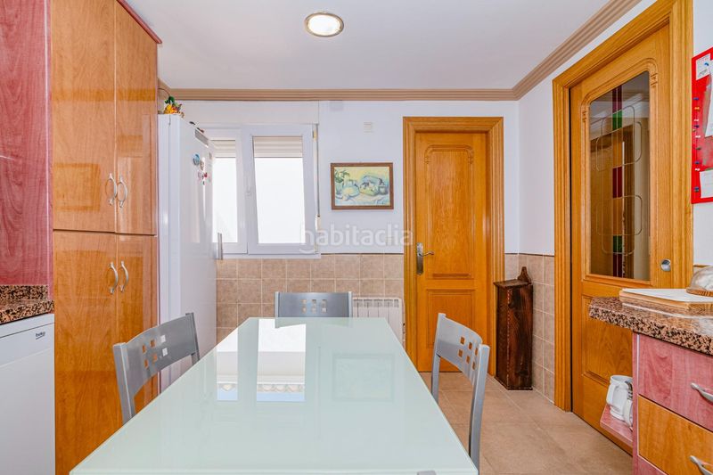 Foto d38afa5d-e83e-4409-a50f-45b75118c456. Àtic amb aparcament a Padul