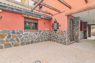 Chalet  Clavel. Chalet independiente en cájar con piscina y zona de barbacoa