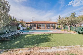 Casa  Diseminados. Cortijo en planta baja con piscina en la zubia!!