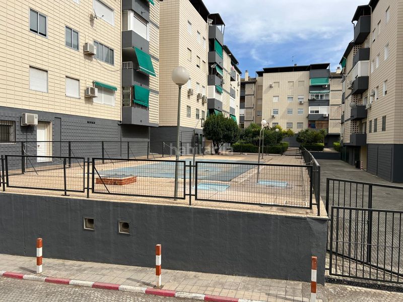 Foto 881348ce-ef23-4759-8fb2-cdad5d563e64. Apartament amb calefacció aparcament piscina a Maracena