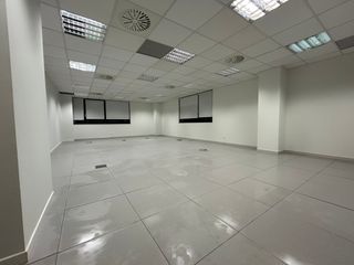 Location Bureau à Polígono parque empresarial la muga 3a. Preciosa oficina en esquina mucha luz nº10