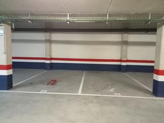 Miete Autoparkplatz in Calle de san blas kalea 36. Alquiler plazas de aparcamiento muy grandes ansoain