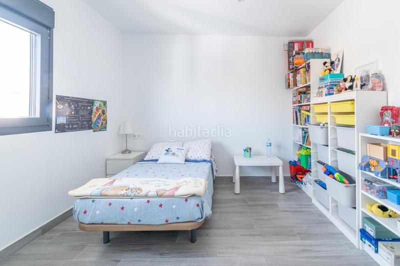 Foto 4921527c-9a0a-439e-a459-89403d472e56. Chalet  nueva construcción . 5 dormitorios ,3 baños. en Otura