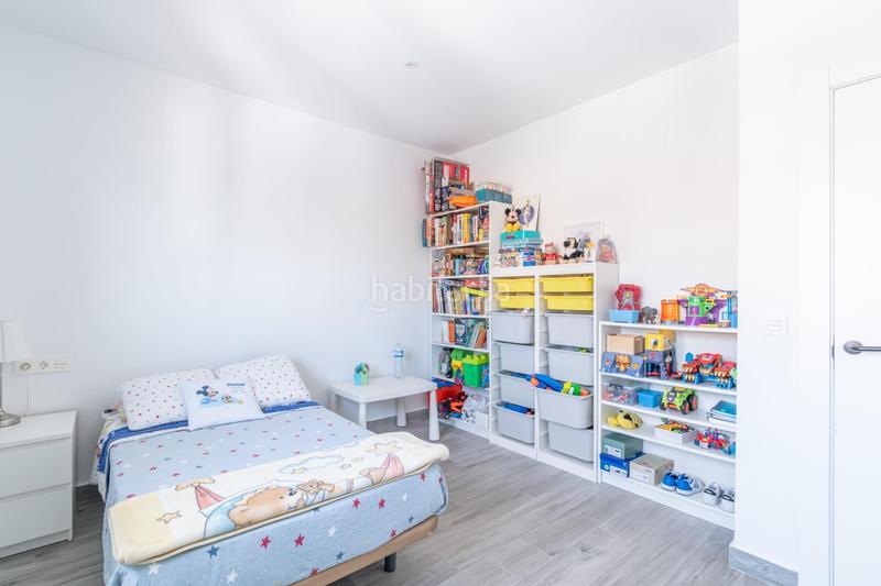 Foto f4058266-126b-485a-a913-b374362882e3. Chalet  nueva construcción . 5 dormitorios ,3 baños. en Otura