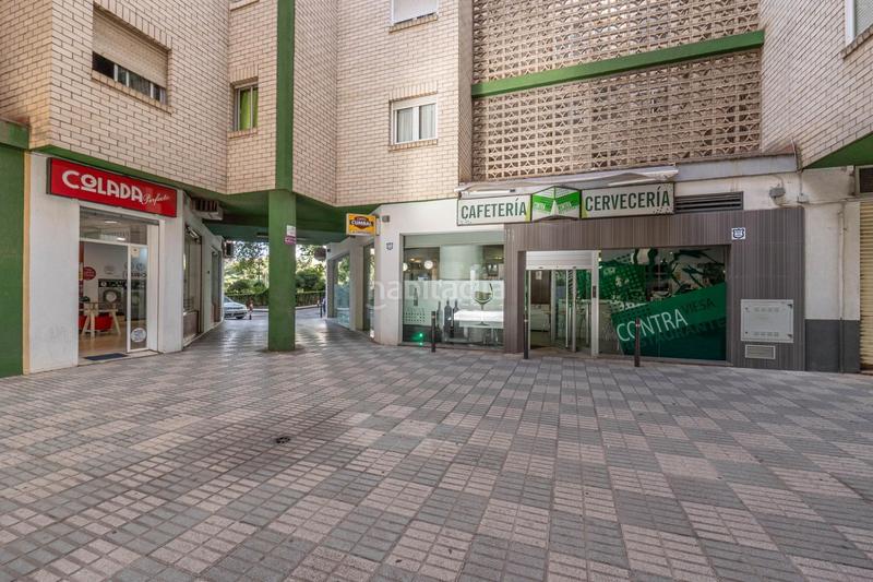 Foto bd48f654-d4c0-4048-88d6-ca571cc16779. Local comercial a Joaquina Eguaras Granada