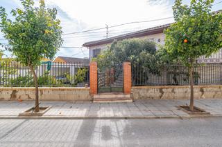 Casa  Retiro (am). Gran vivienda sobre solar de 781 m.