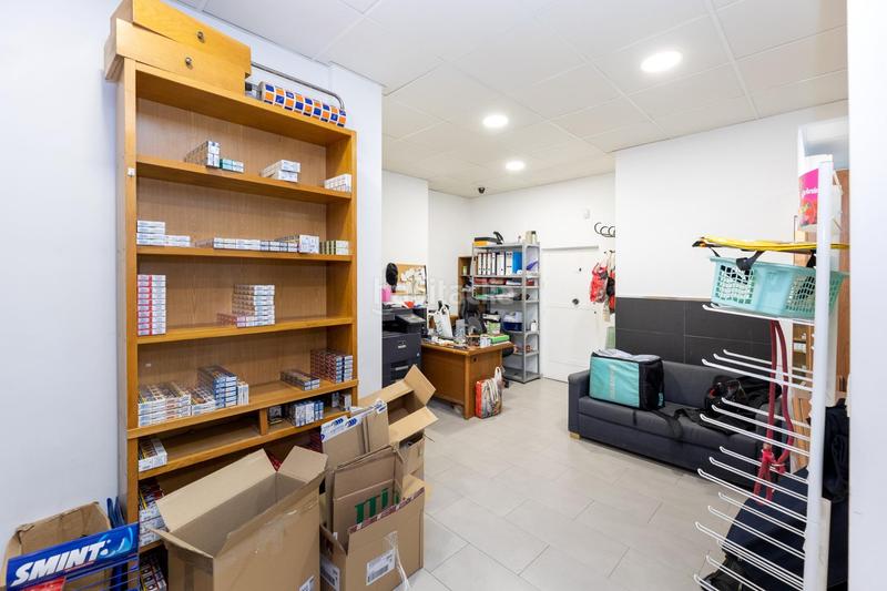 Foto 59a17106-1048-49b3-a7f2-8f2ae98e05bc. Location local commercial dans calle calle arabial 68 dans Granada