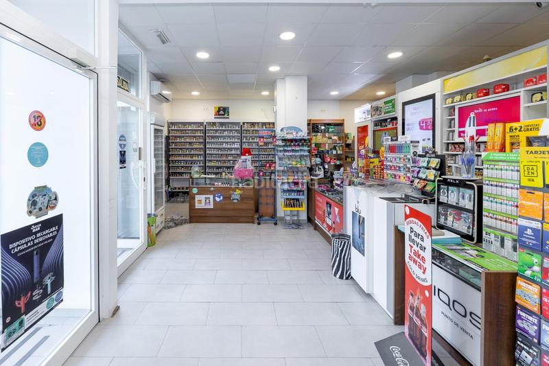Foto 5d9eb829-da5c-4de2-a330-cc8a3cce0552. Location local commercial dans calle calle arabial 68 dans Granada