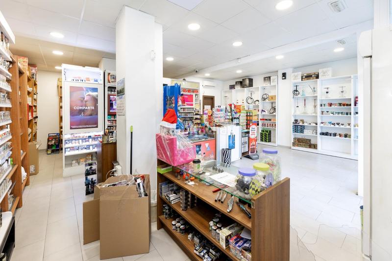 Foto 8f2c8627-ca16-4beb-89c1-9bd12a263716. Location local commercial dans calle calle arabial 68 dans Granada