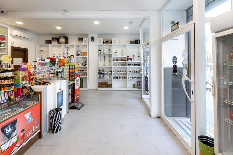 Foto ce6e916d-1d06-4639-ba9d-6f9543fb536e. Location local commercial dans calle calle arabial 68 dans Granada