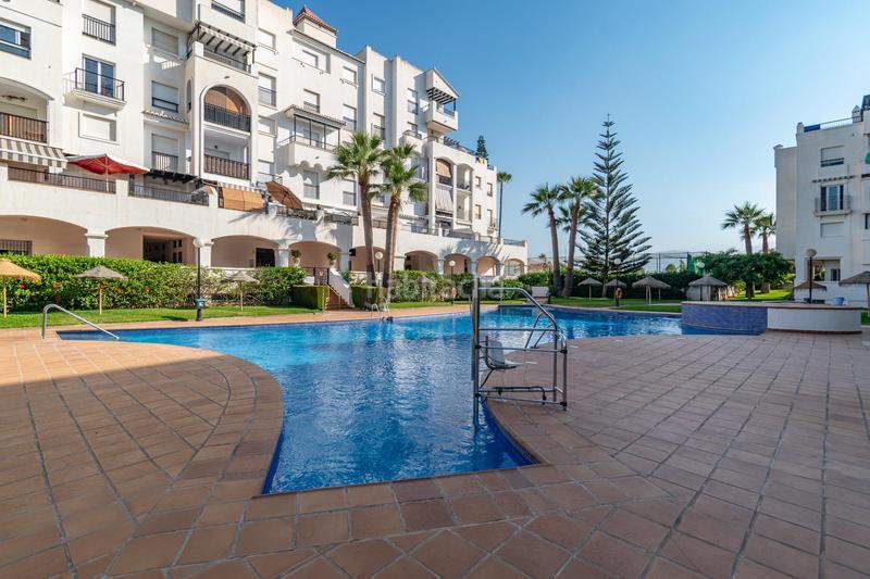 Foto 6ca586eb-7e8f-4d84-8669-fbb892da1b73. Appartement dans avenida avenida andalucia 6. 6 dans Salobreña