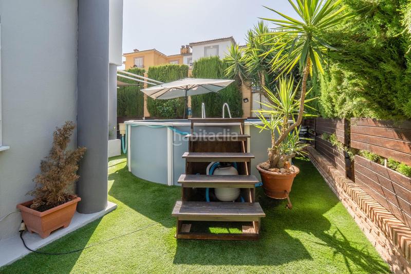 Foto a9d47fe6-5738-4a74-9194-cd2325768677. Casa pareada  en esquina en La Zubia Ciudad Zubia (La)