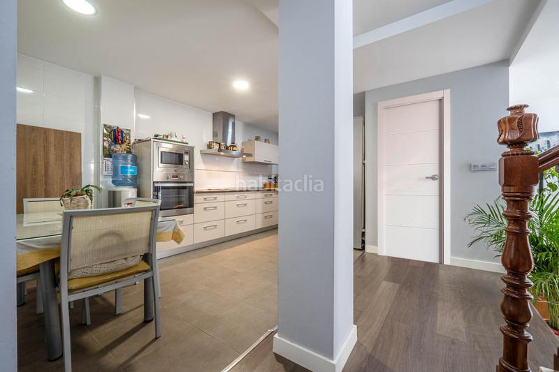 Foto ce3ae393-0d5a-420f-8454-1f4501ad7697. Casa pareada  en esquina en La Zubia Ciudad Zubia (La)