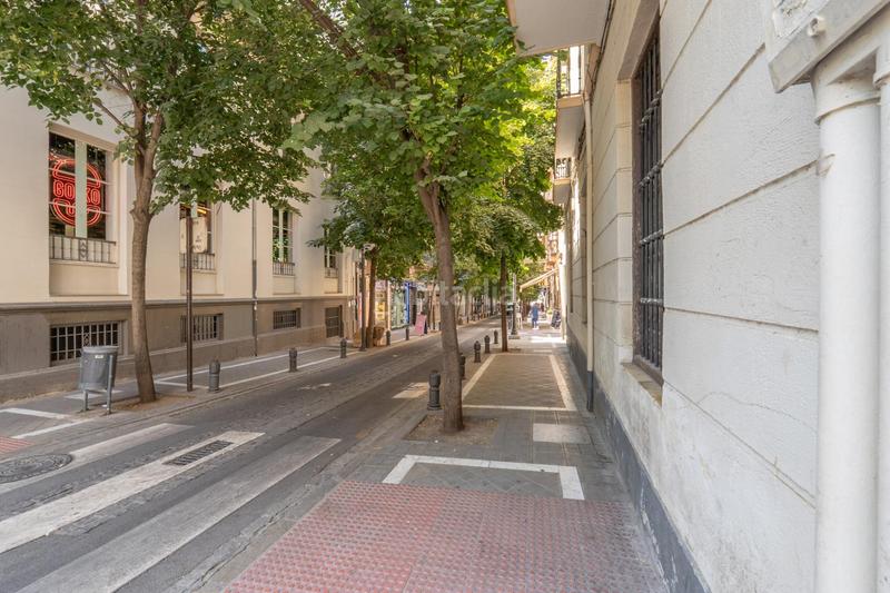 Foto 09cc1435-4956-456a-ab7a-c7973689cfdb. Piso céntrico piso en tercera planta de 3 dormitorios, baño y balcón junto a plaza de los lobos en Granada
