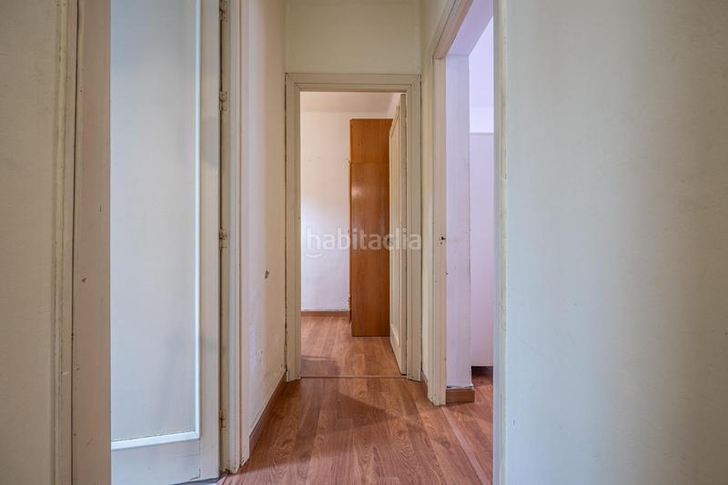 Foto 41d00943-f049-4d2a-9bdd-ccc17252bb20. Piso céntrico piso en tercera planta de 3 dormitorios, baño y balcón junto a plaza de los lobos en Granada