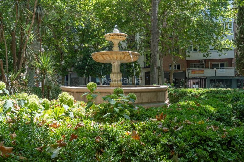 Foto 6ea0a307-8d9c-40ef-b135-13592b56a06c. Piso céntrico piso en tercera planta de 3 dormitorios, baño y balcón junto a plaza de los lobos en Granada
