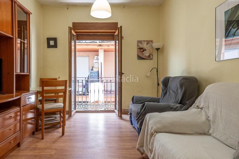 Foto 77d6be59-3145-44f4-bce5-d89b477ca642. Piso céntrico piso en tercera planta de 3 dormitorios, baño y balcón junto a plaza de los lobos en Granada