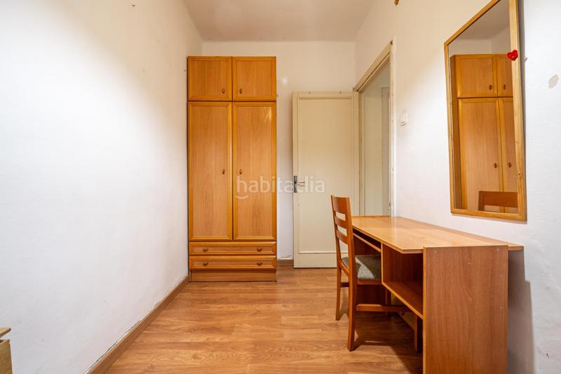 Foto 88ab4ce9-1492-4727-aa6b-1ae4c80d6d41. Piso céntrico piso en tercera planta de 3 dormitorios, baño y balcón junto a plaza de los lobos en Granada