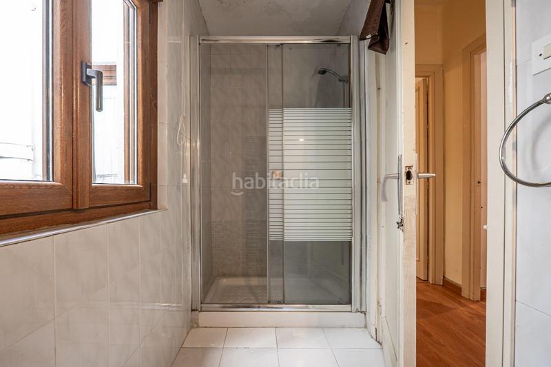 Foto 93c5ad19-127e-4856-9ae1-fa1c6653a59b. Piso céntrico piso en tercera planta de 3 dormitorios, baño y balcón junto a plaza de los lobos en Granada
