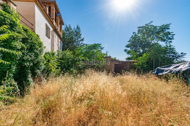 Foto 29f63a54-287b-458e-8c1c-397f66945ce1. Terreno residencial magnifico solar en el centro de la zubia en Zubia (La)