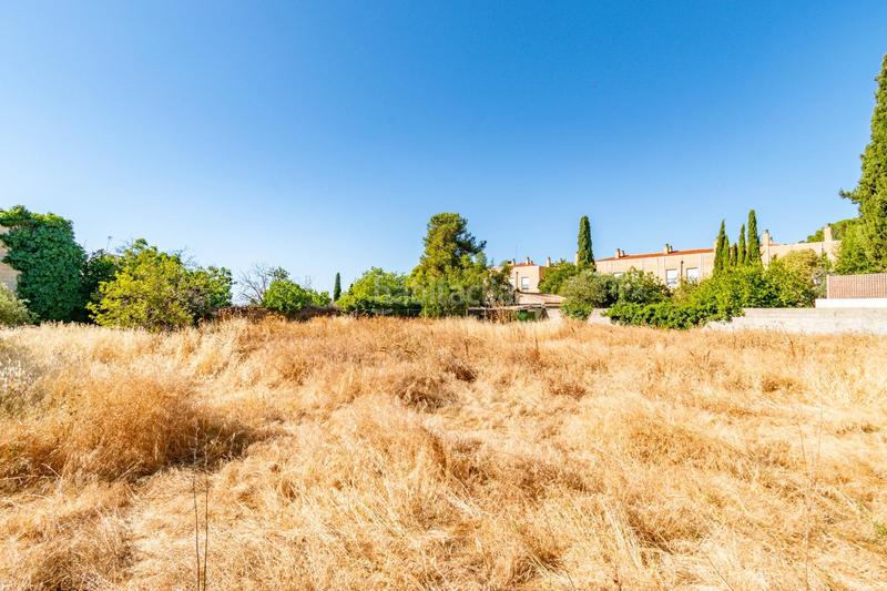 Foto 4dc0bc50-144f-47bc-91b9-233fc7d991d8. Terreno residencial magnifico solar en el centro de la zubia en Zubia (La)