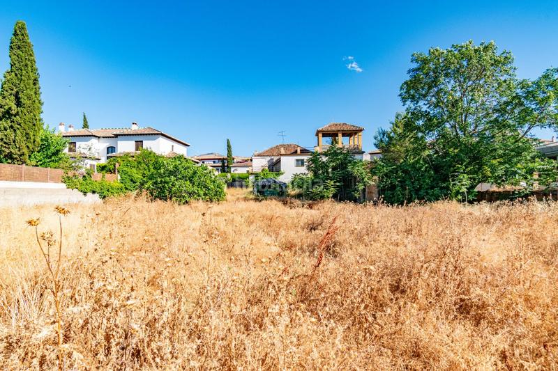 Foto 654db26a-f1d3-4053-8ab0-04c75c34beac. Terreno residencial magnifico solar en el centro de la zubia en Zubia (La)