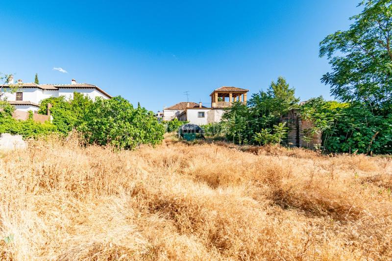 Foto 736c5324-b5c7-44ff-853d-0982b4669ade. Terreno residencial magnifico solar en el centro de la zubia en Zubia (La)