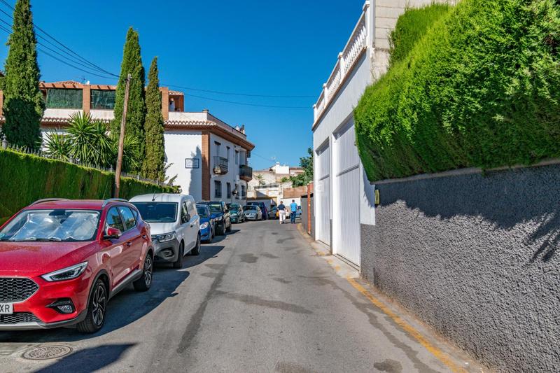 Foto d356f11c-3bf2-4882-bc55-c6ad220bc7bf. Terreno residencial magnifico solar en el centro de la zubia en Zubia (La)