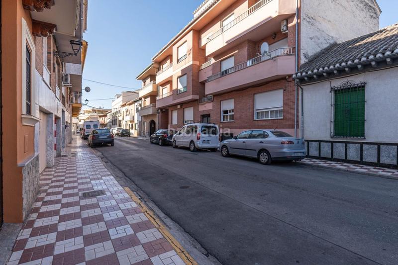 Foto 04309d0c-1f06-4789-96a9-8c7404e98b9e. Piso  céntrico con 3 grandes habitaciones, 2 baños, terraza, cocina, despensa y lavadero. garaje opcional en Albolote