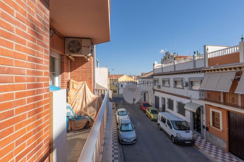 Foto 3df218ac-d62a-41be-a876-092699ccc2c9. Piso  céntrico con 3 grandes habitaciones, 2 baños, terraza, cocina, despensa y lavadero. garaje opcional en Albolote