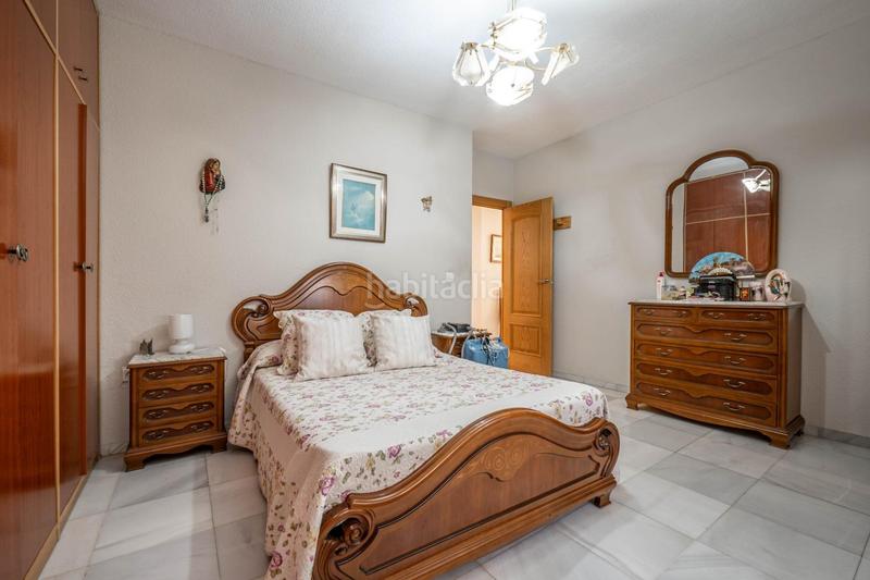 Foto 938c075e-3ee6-4c18-b4a5-acc21901525d. Piso  céntrico con 3 grandes habitaciones, 2 baños, terraza, cocina, despensa y lavadero. garaje opcional en Albolote