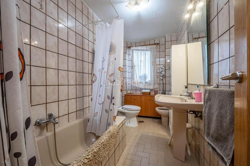 Foto 9d7f75b3-81e7-40f0-a2a8-9cd7bac091cd. Piso  céntrico con 3 grandes habitaciones, 2 baños, terraza, cocina, despensa y lavadero. garaje opcional en Albolote