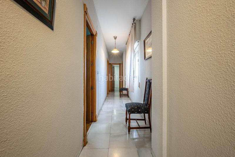 Foto c3293166-0e64-4ad8-8e6d-5af727cb704e. Piso  céntrico con 3 grandes habitaciones, 2 baños, terraza, cocina, despensa y lavadero. garaje opcional en Albolote